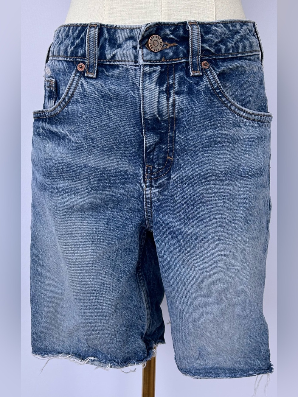 BDG by Urban Outfitters Women’s Bermuda Jorts Raw Hem High Rise Size 27